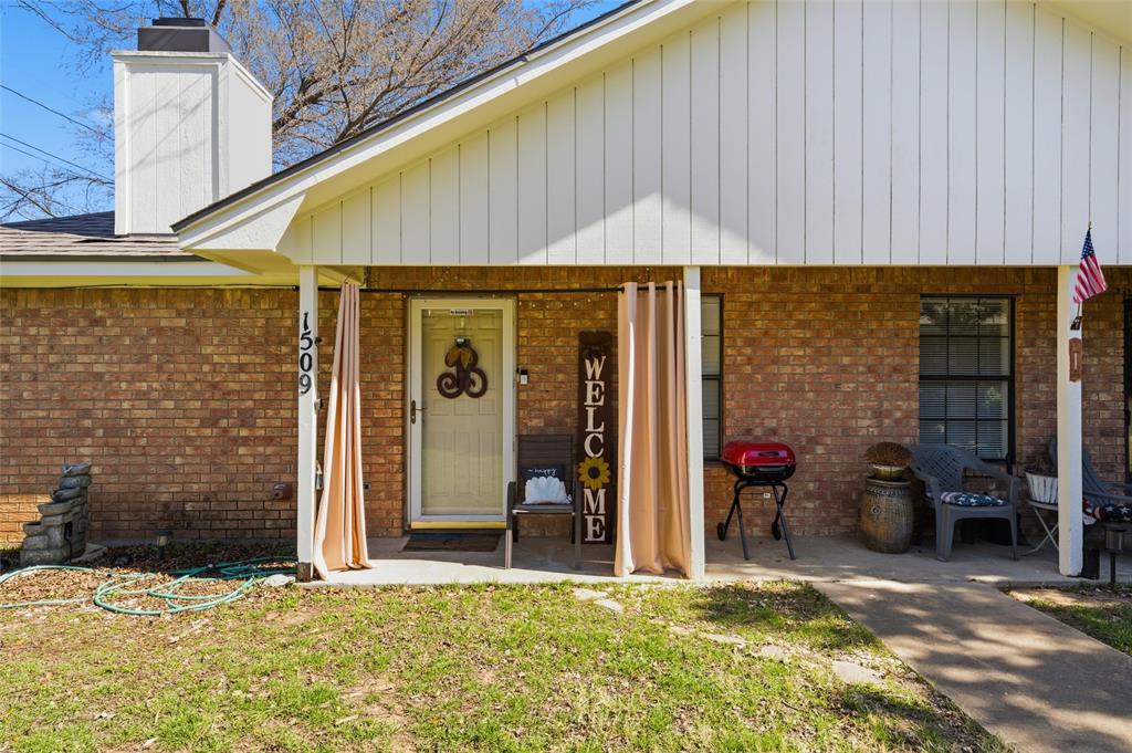 1507 McFerrin Avenue, Unit 9 Waco, TX 76708 - Photo 6 of 26 a backyard of a house with table and chairs