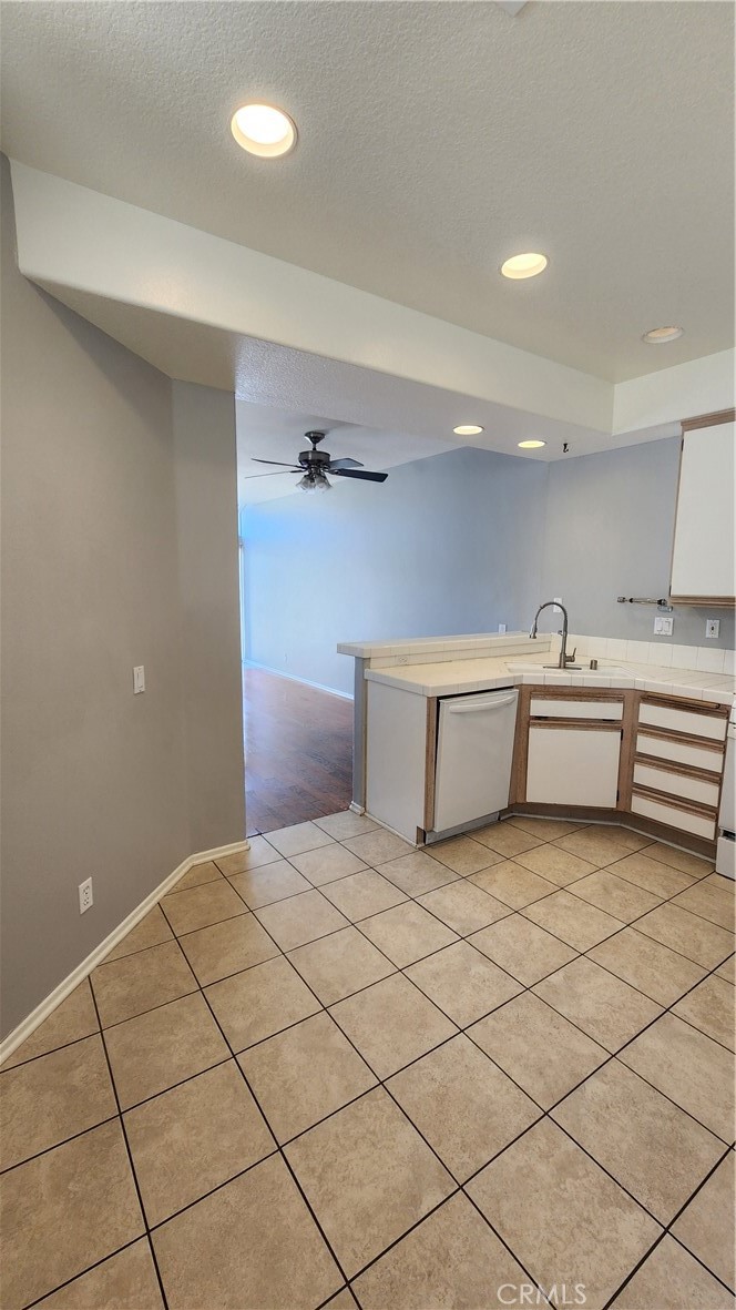 28456 Yosemite Drive Lake Forest, CA 92679 - Photo 5 of 33 a spacious bedroom with a bed and a shower