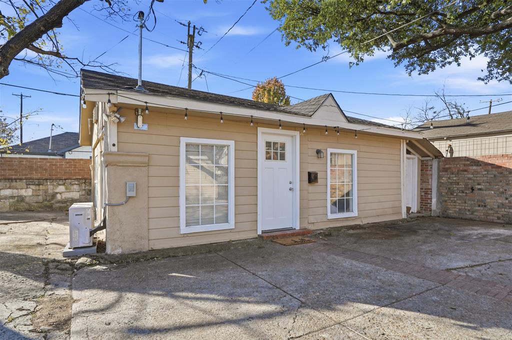 1102 Brunner Avenue Dallas, TX 75224 - Photo 31 of 38 a front view of a house with a yard