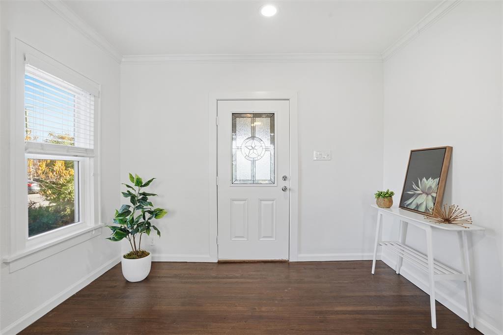 1102 Brunner Avenue Dallas, TX 75224 - Photo 5 of 38 a view of livingroom with wooden floor