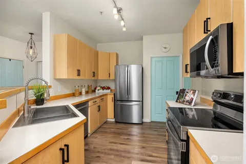 $617,000 | 566 241st Lane Southeast, Sammamish, WA 98074
