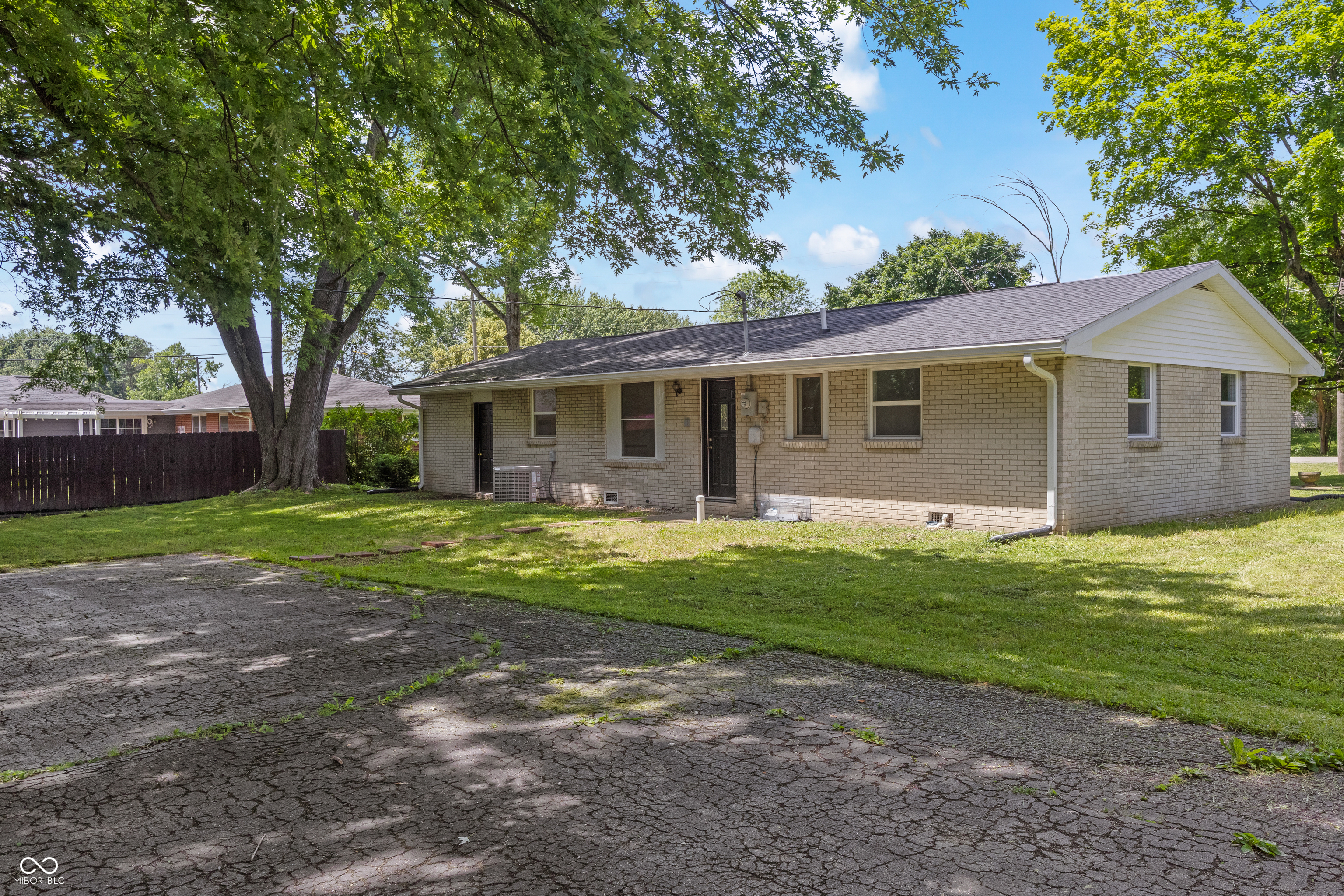 5961 North 200 West Columbus, IN 47201 - Photo 7 of 35