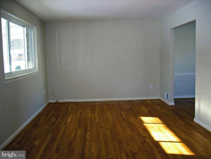 5517 Kempton Drive Springfield, VA 22151 - Photo 3 of 7 Living Room