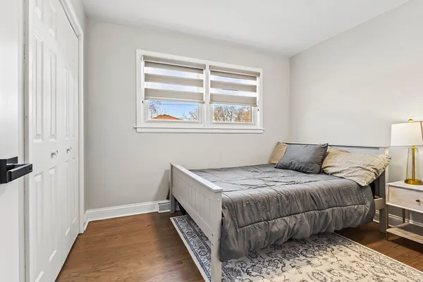 $390,000 | 10112 Cook Avenue, Oak Lawn, IL 60453