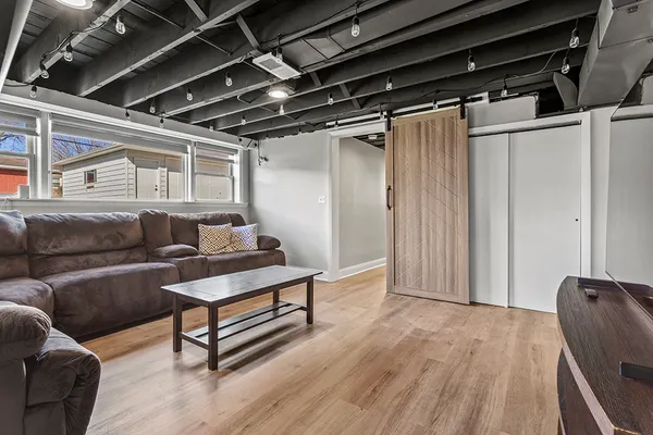 $390,000 | 10112 Cook Avenue, Oak Lawn, IL 60453