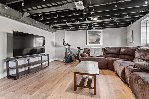$390,000 | 10112 Cook Avenue, Oak Lawn, IL 60453