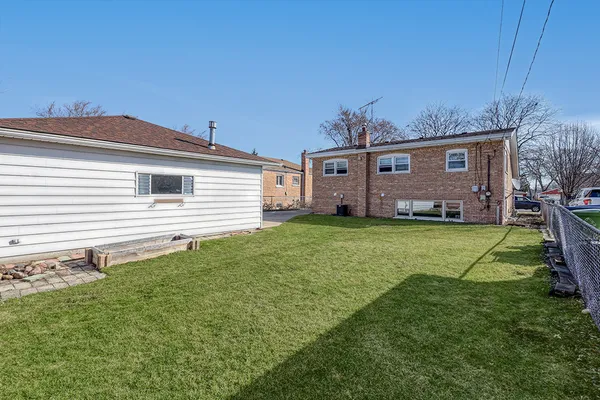 $390,000 | 10112 Cook Avenue, Oak Lawn, IL 60453