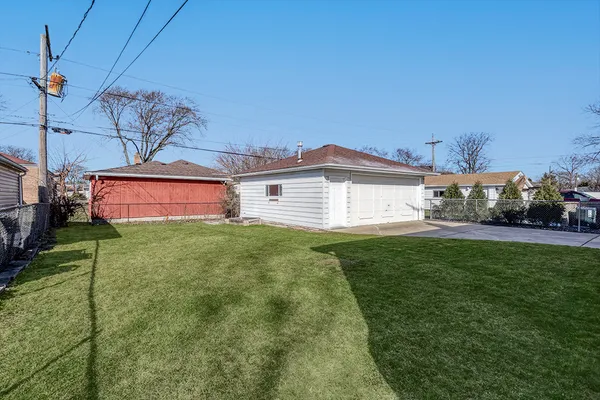 $390,000 | 10112 Cook Avenue, Oak Lawn, IL 60453