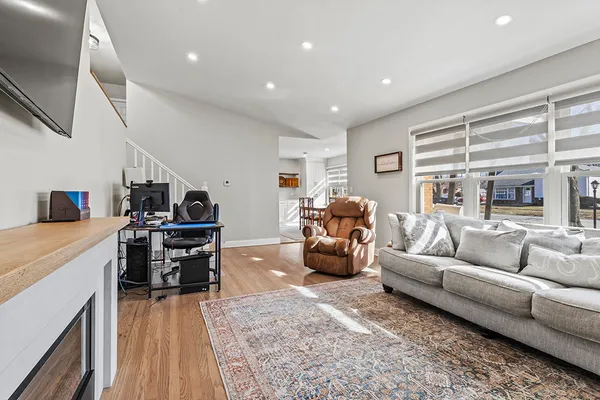$390,000 | 10112 Cook Avenue, Oak Lawn, IL 60453