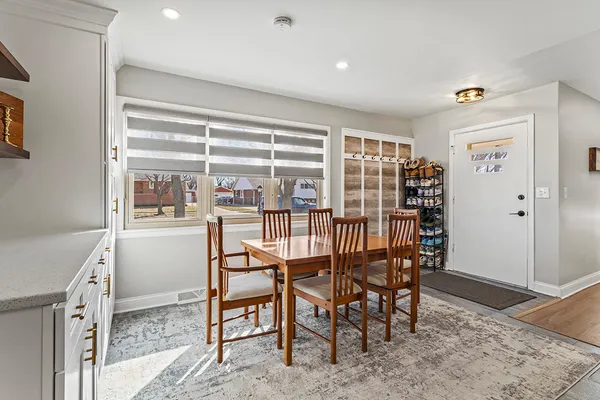 $390,000 | 10112 Cook Avenue, Oak Lawn, IL 60453