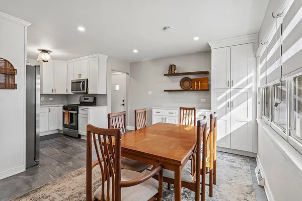 $390,000 | 10112 Cook Avenue, Oak Lawn, IL 60453