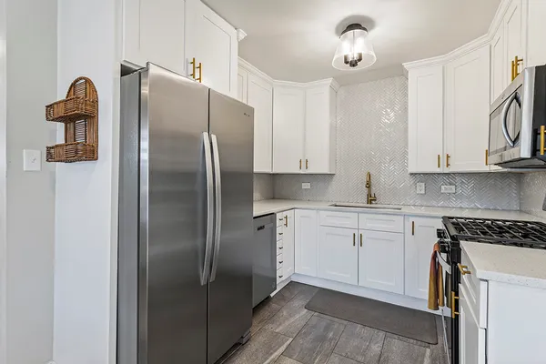 $390,000 | 10112 Cook Avenue, Oak Lawn, IL 60453