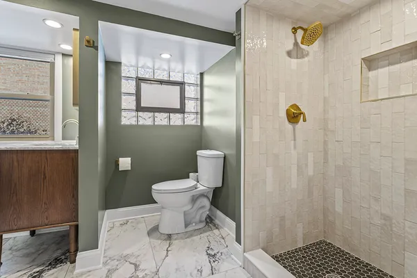 $390,000 | 10112 Cook Avenue, Oak Lawn, IL 60453