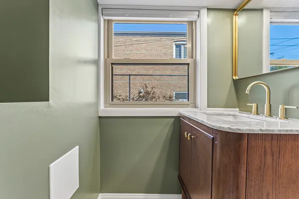 $390,000 | 10112 Cook Avenue, Oak Lawn, IL 60453