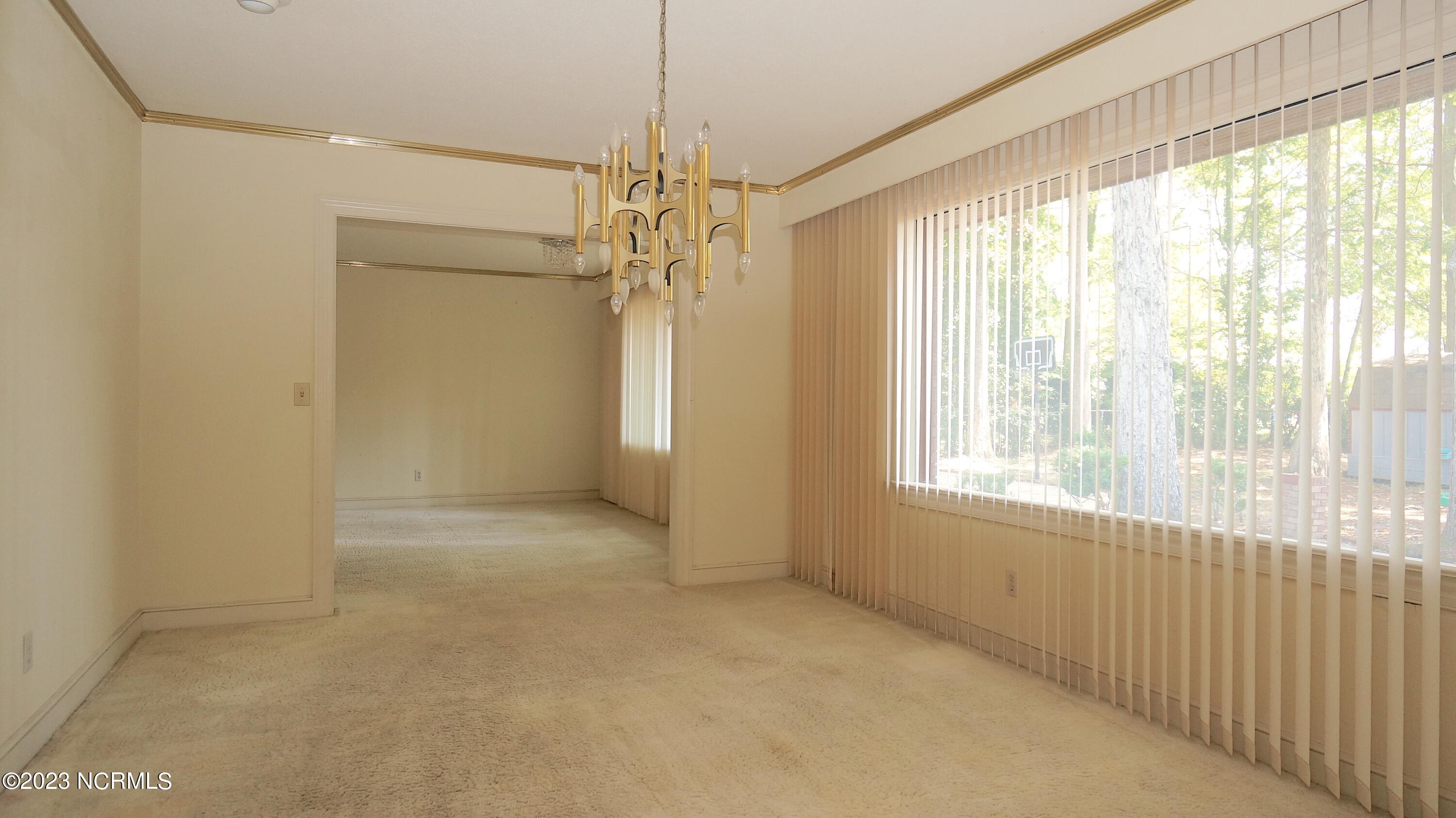 DINING ROOM W /HUGE PICTURE WINDOW