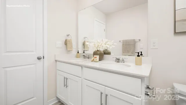 $399,000 | 676 14th Ave Court Northeast, Hickory, NC 28601