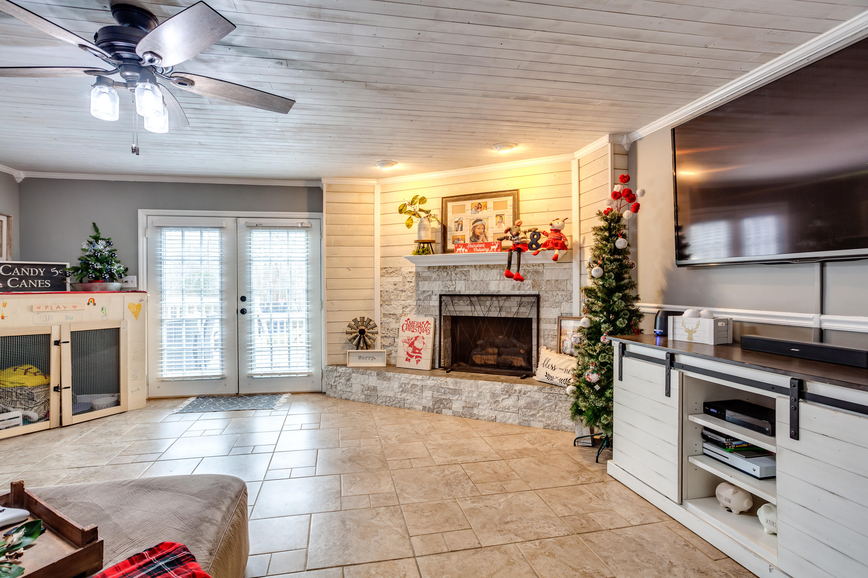 4960 Beverly Road Knoxville, TN 37918 - Photo 11 of 40 11 Family Room