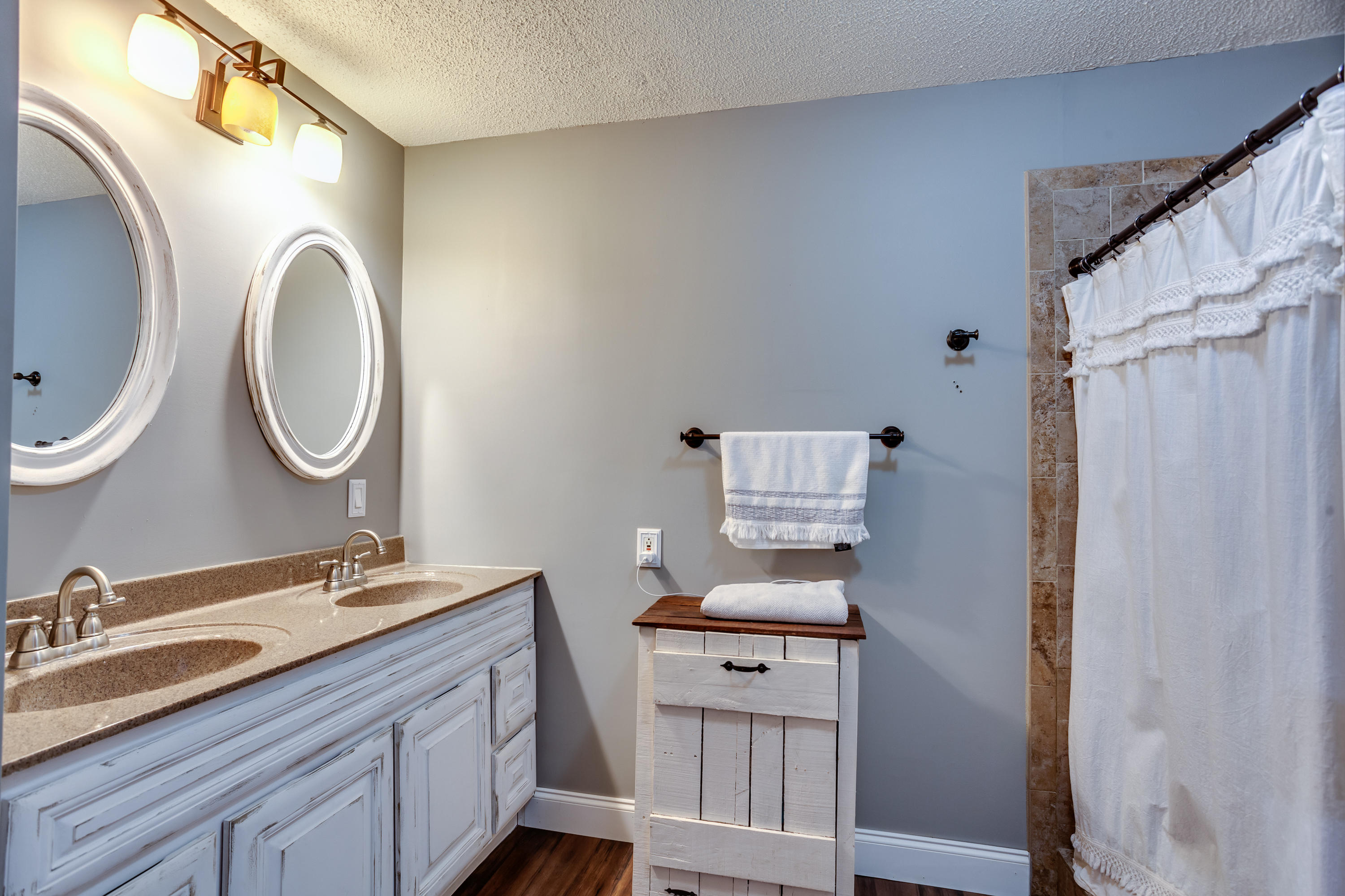 4960 Beverly Road Knoxville, TN 37918 - Photo 19 of 40 19 Master Bath