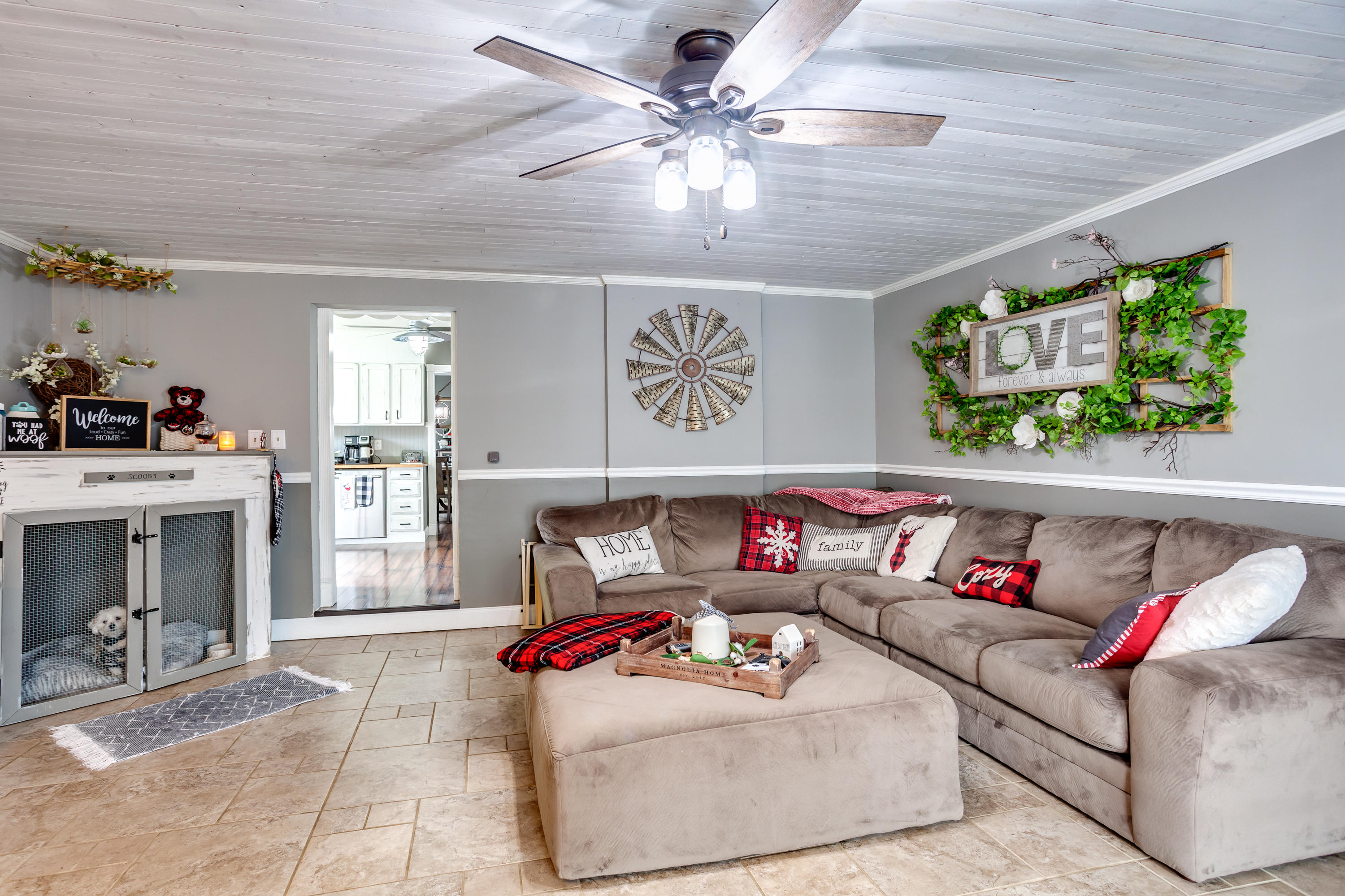 4960 Beverly Road Knoxville, TN 37918 - Photo 10 of 40 10 Family Room