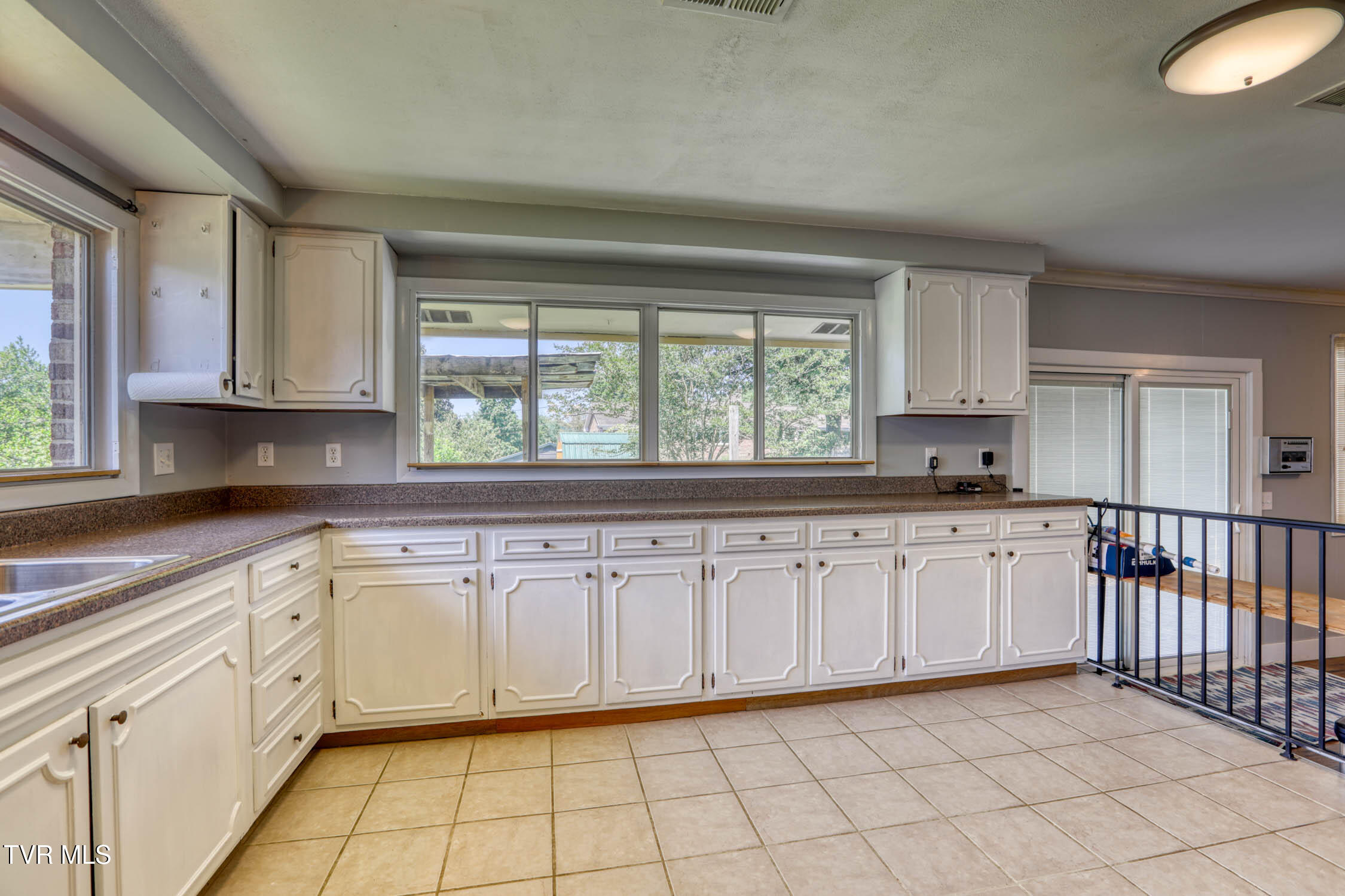 2136 Heatherly Road Kingsport, TN 37660 - Photo 15 of 51 2136 Heatherly. Kpt MLSb (13 of 52)