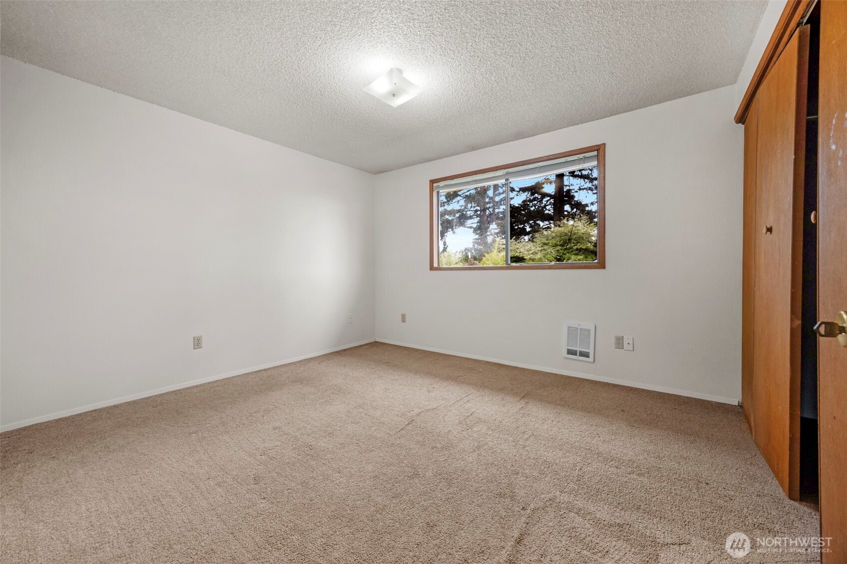 6920 Armar Road Marysville, WA 98270 - Photo 17 of 24 an empty room with a painting on the wall