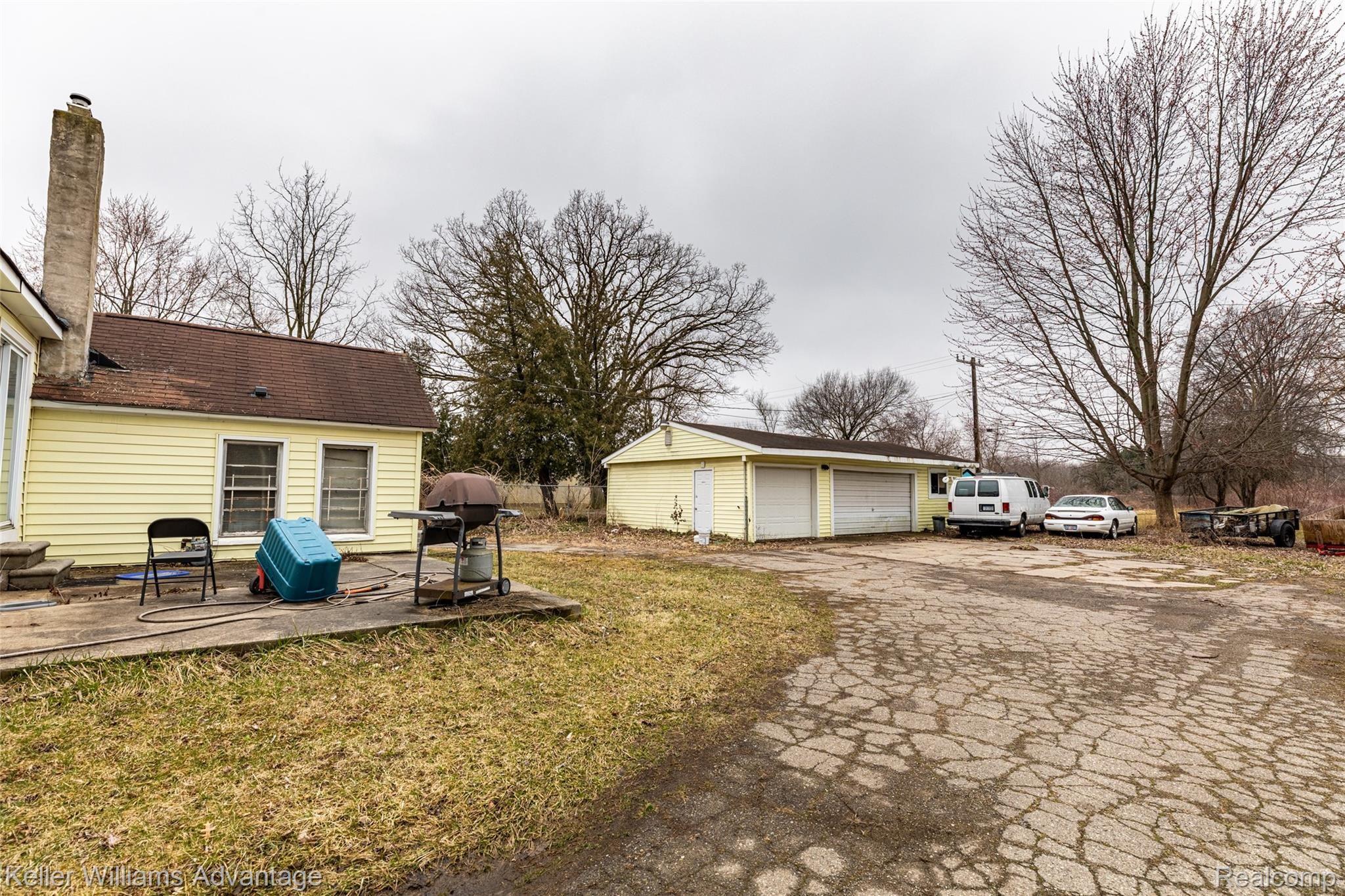 7754 Belleville Road Belleville, MI 48111 - Photo 4 of 20 4.Back