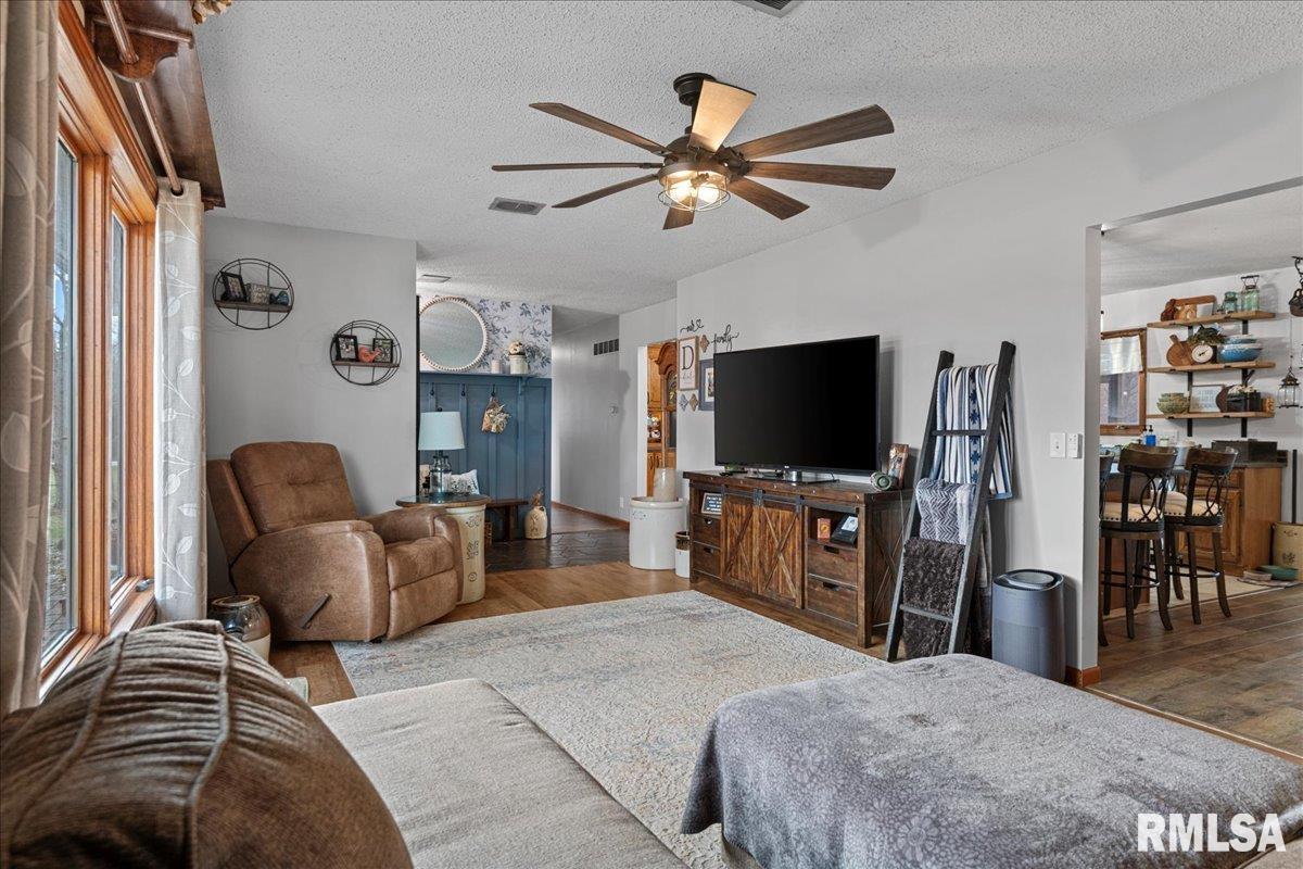 641 Foxtail Lane Springfield, IL 62707 - Photo 11 of 45