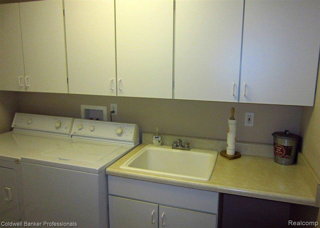 1638 Rulane Drive Lapeer, MI 48446 - Photo 14 of 19 Large First Floor Laundry