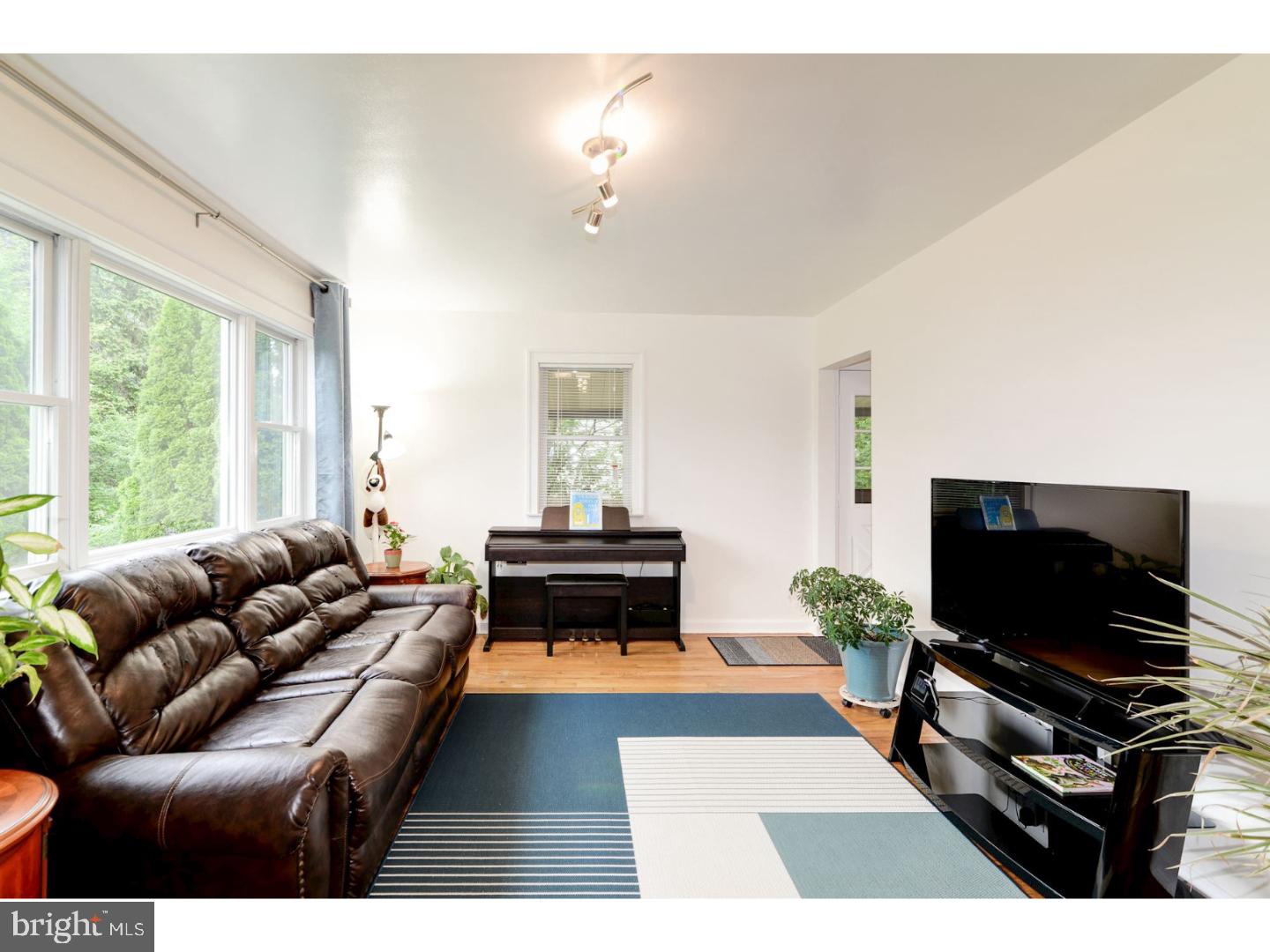 110 Cornell Road Glassboro, NJ 08028 - Photo 2 of 25 Living Room