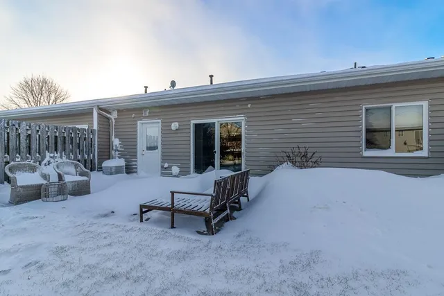 $249,900 | 2056 Pratt Circle, St. Peter, MN 56082