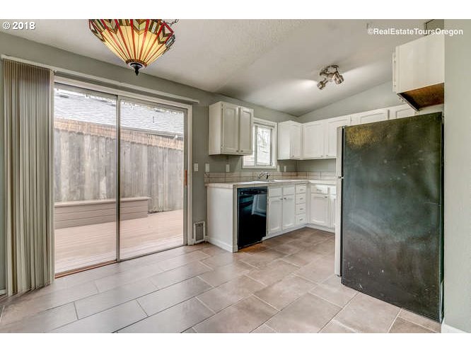 2707 Southwest Spring Garden Street Portland, OR 97219 - Photo 8 of 32 Gallery Image 8