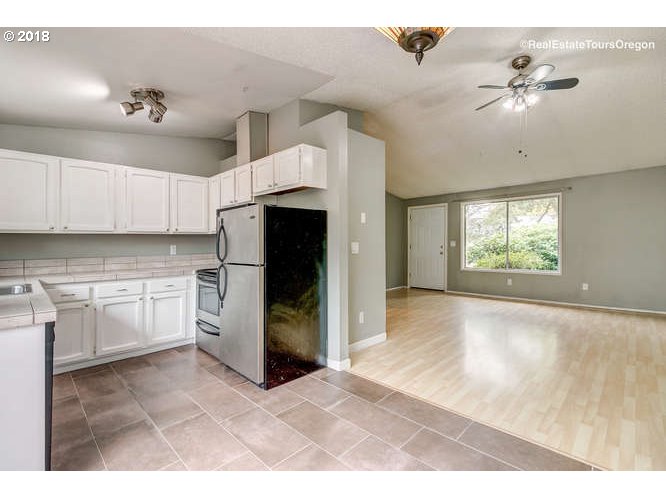 2707 Southwest Spring Garden Street Portland, OR 97219 - Photo 10 of 32 Gallery Image 10