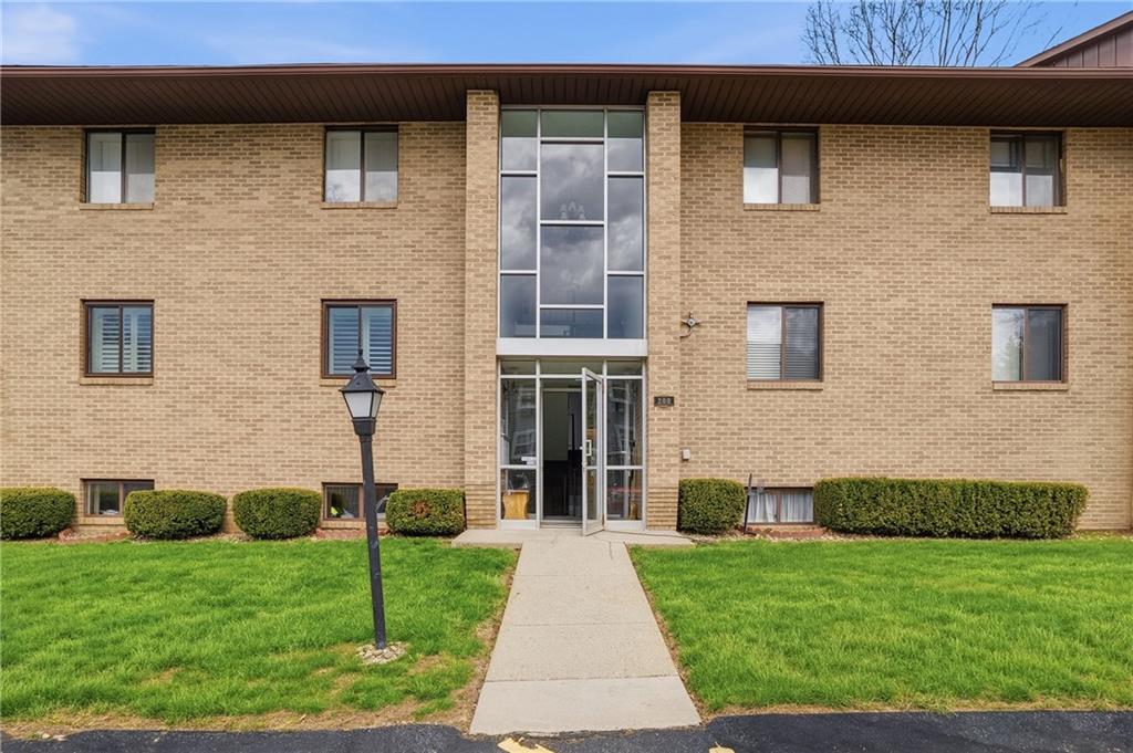 203 Piper Lane Butler, PA 16001 - Photo 2 of 33