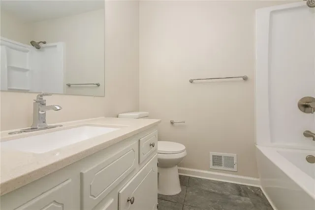 $2,150 | 506 Northeast Roanoke Drive, Blue Springs, MO 64014