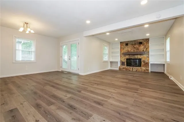 $2,150 | 506 Northeast Roanoke Drive, Blue Springs, MO 64014