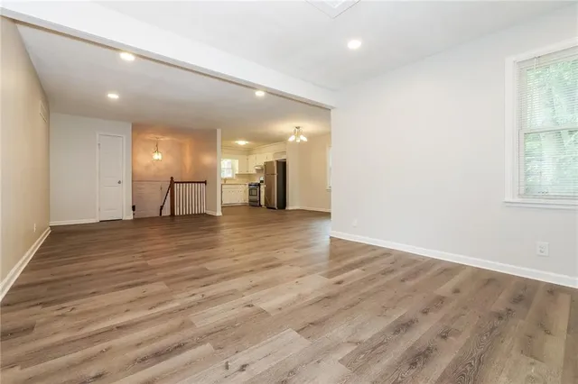 $2,150 | 506 Northeast Roanoke Drive, Blue Springs, MO 64014