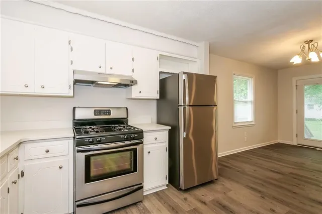 $2,150 | 506 Northeast Roanoke Drive, Blue Springs, MO 64014