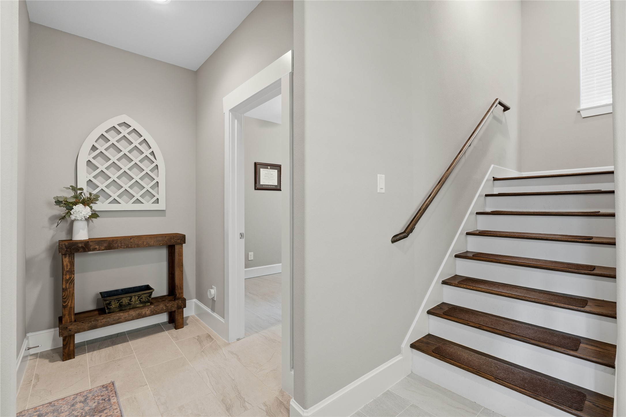 2604 Bevis Street, Unit D Houston, TX 77008 - Photo 3 of 32