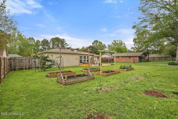 $245,000 | 1421 Huntcliff Way, Clinton, MS 39056