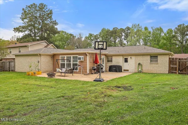$245,000 | 1421 Huntcliff Way, Clinton, MS 39056