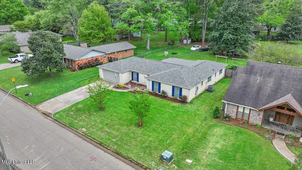 $245,000 | 1421 Huntcliff Way, Clinton, MS 39056