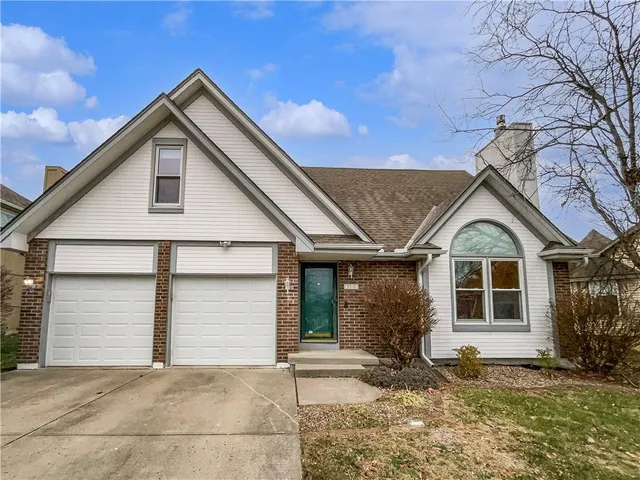 $312,000 | 4705 Northwest Creek Side Lane, Blue Springs, MO 64015