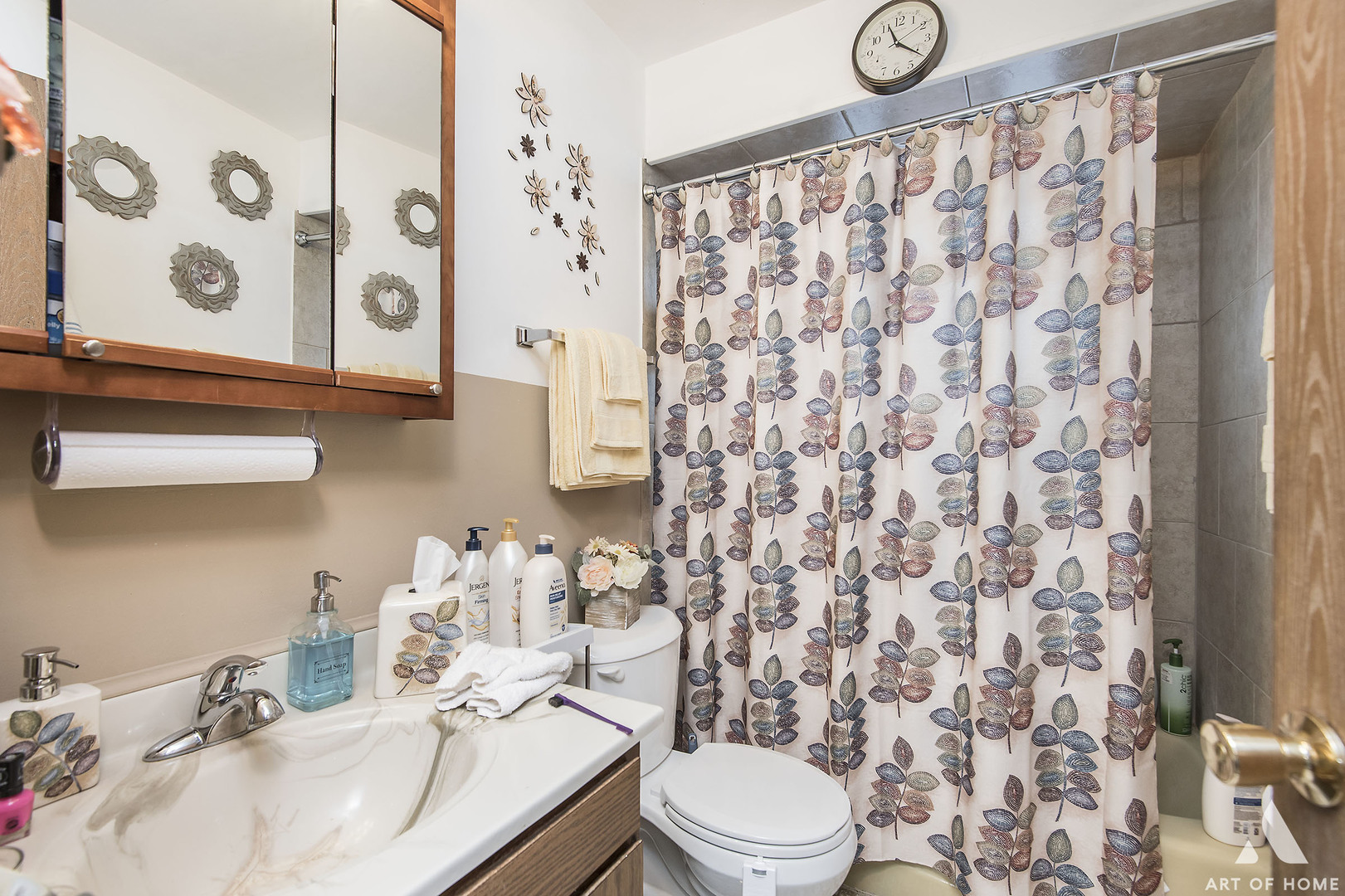 5731 106th Street Chicago Ridge, IL 60415 - Photo 17 of 25 a bathroom with a sink and a mirror