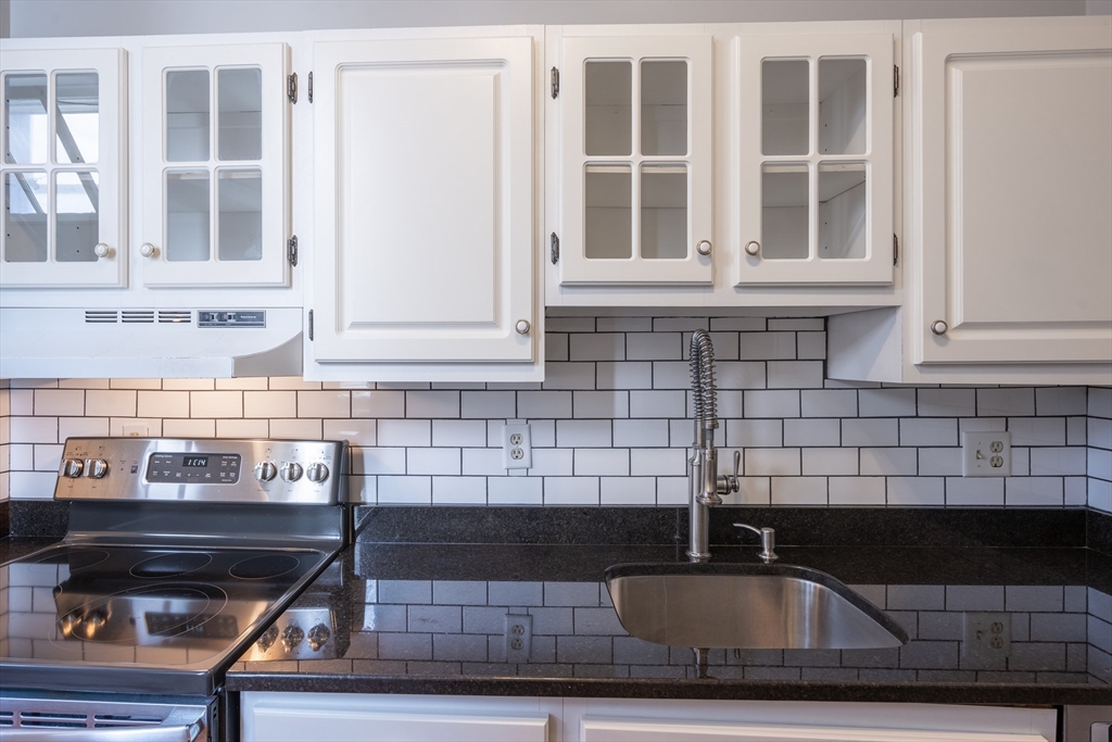 16 Balmoral Street, Unit 422 Andover, MA 01810 - Photo 9 of 34