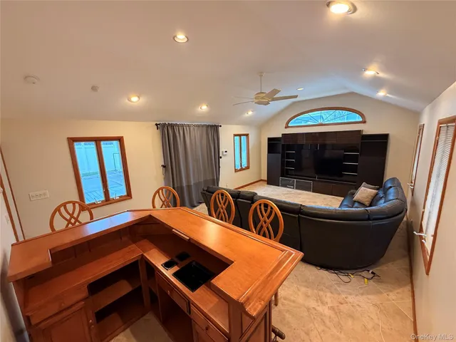 $4,200 | 12 Elves Lane, Levittown, NY 11756