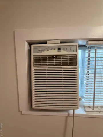 $4,200 | 12 Elves Lane, Levittown, NY 11756