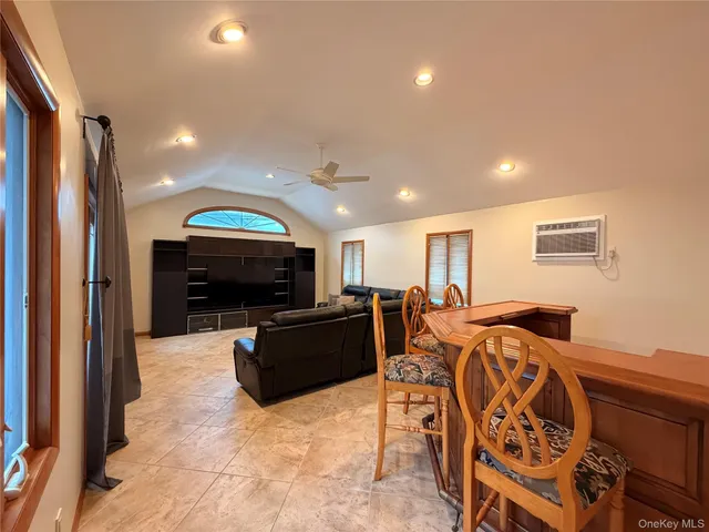 $4,200 | 12 Elves Lane, Levittown, NY 11756