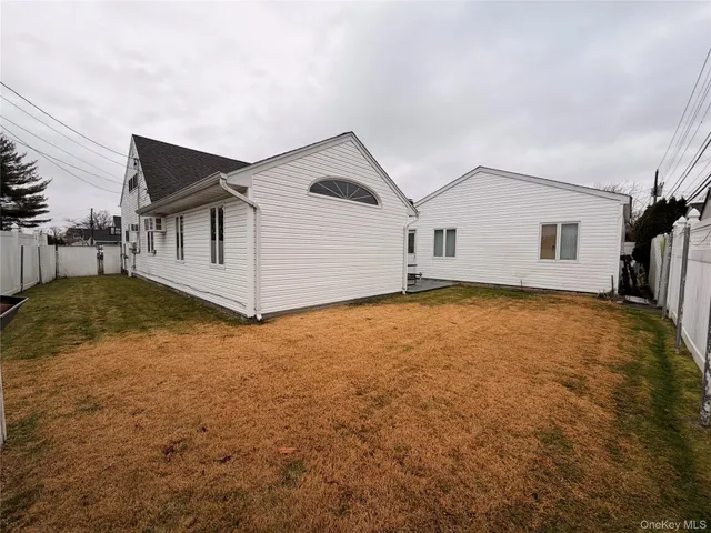 $4,200 | 12 Elves Lane, Levittown, NY 11756