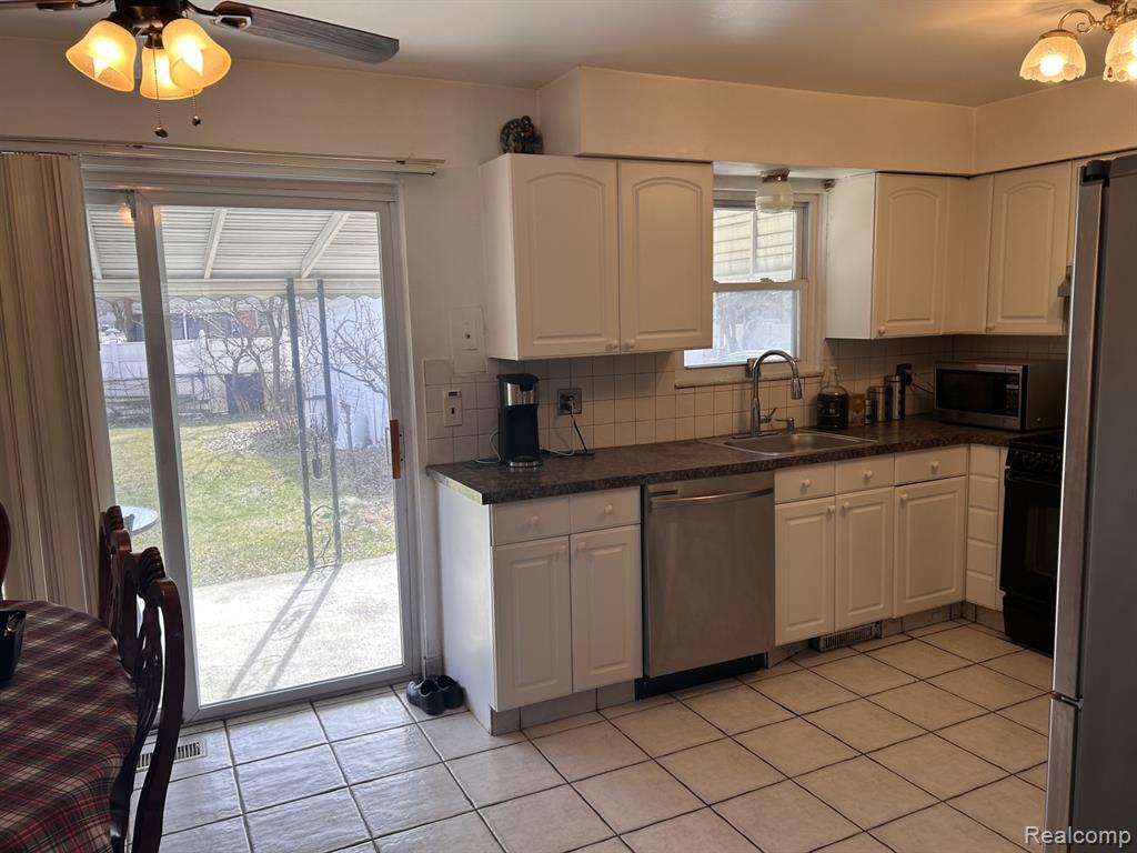 3036 East 11 Mile Road Warren, MI 48091 - Photo 6 of 25 Gallery Image 6