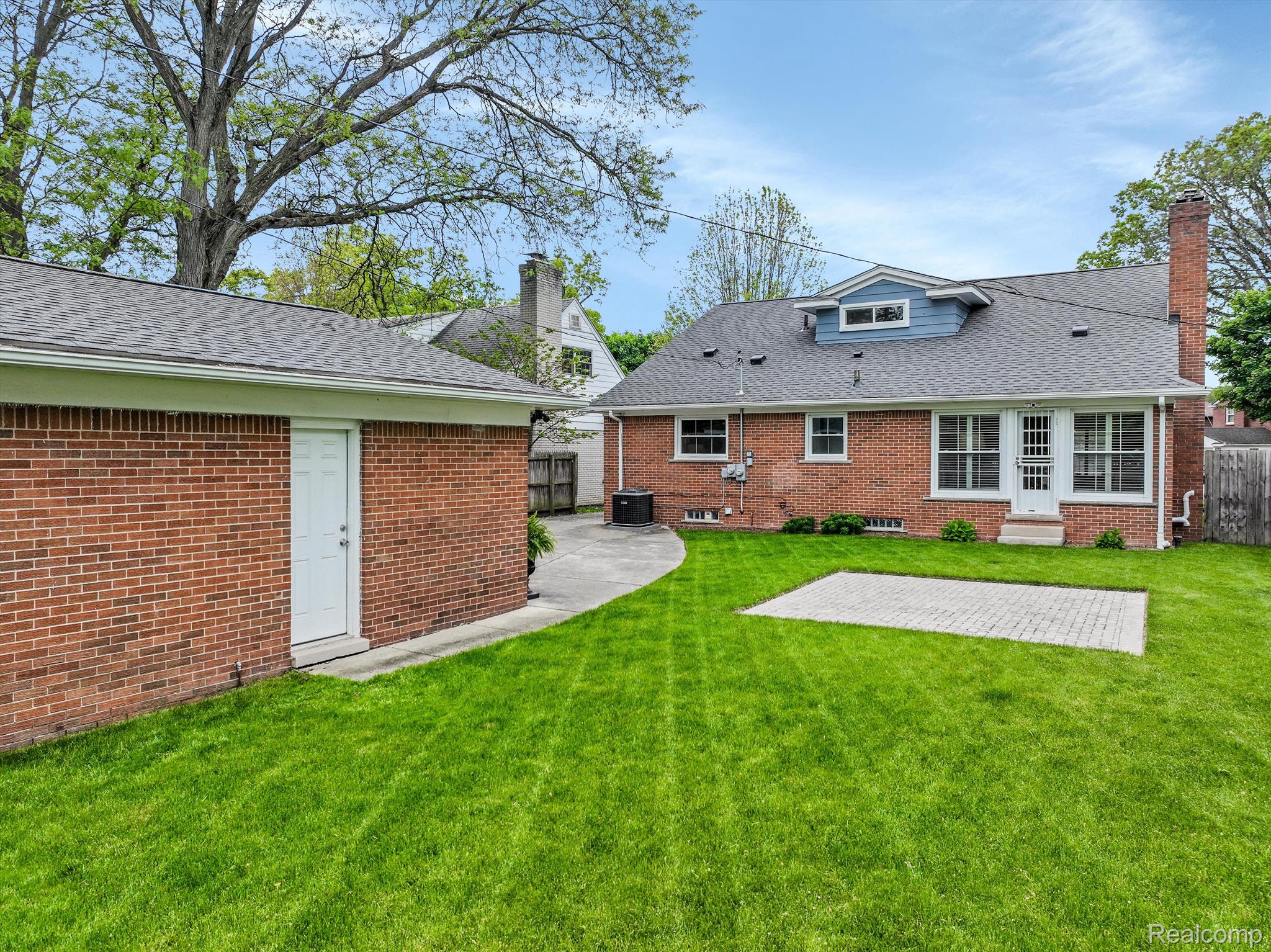 19666 Renfrew Road Detroit, MI 48221 - Photo 30 of 36